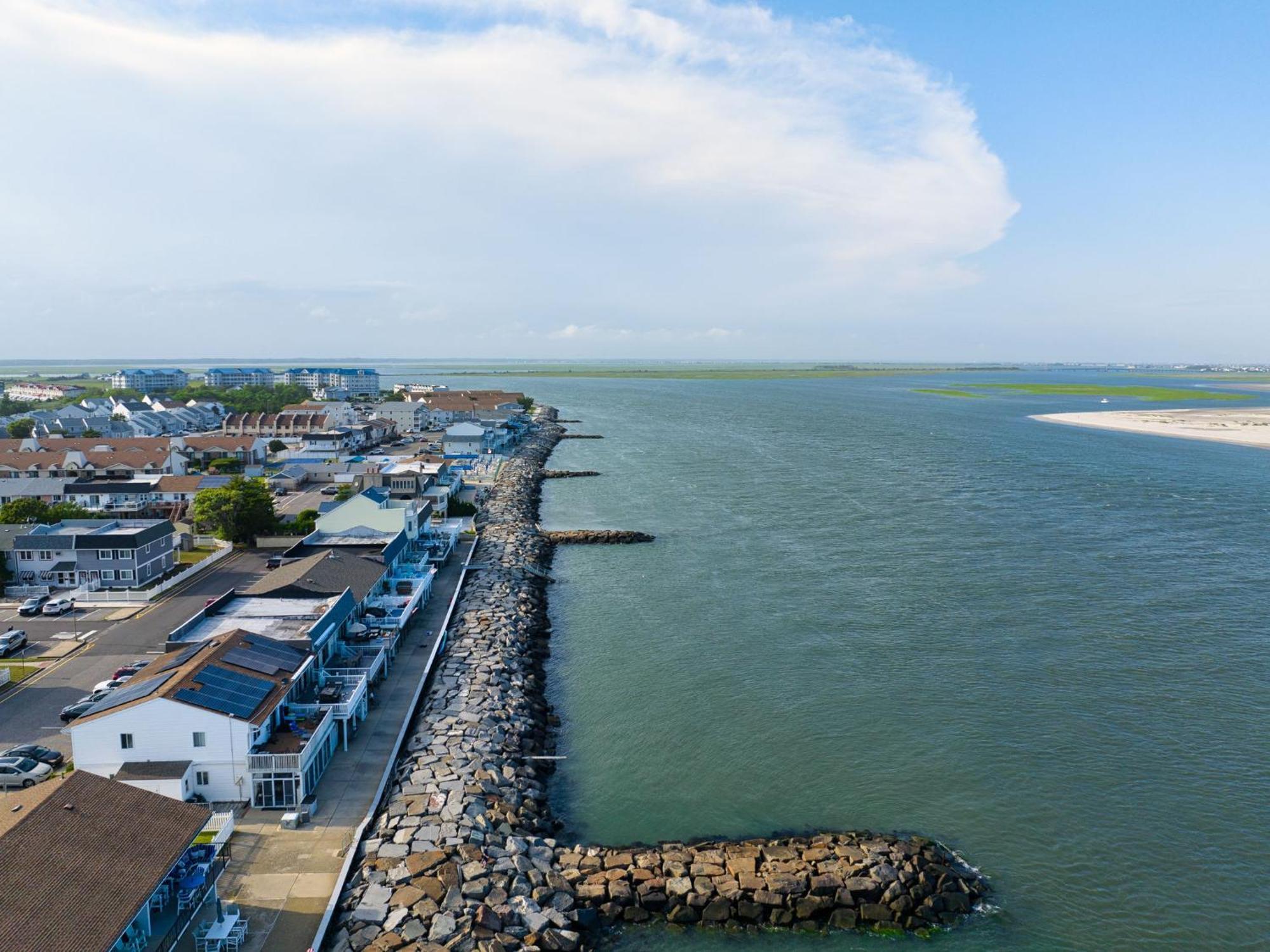 Waterfront Anglesea family retreat North Wildwood